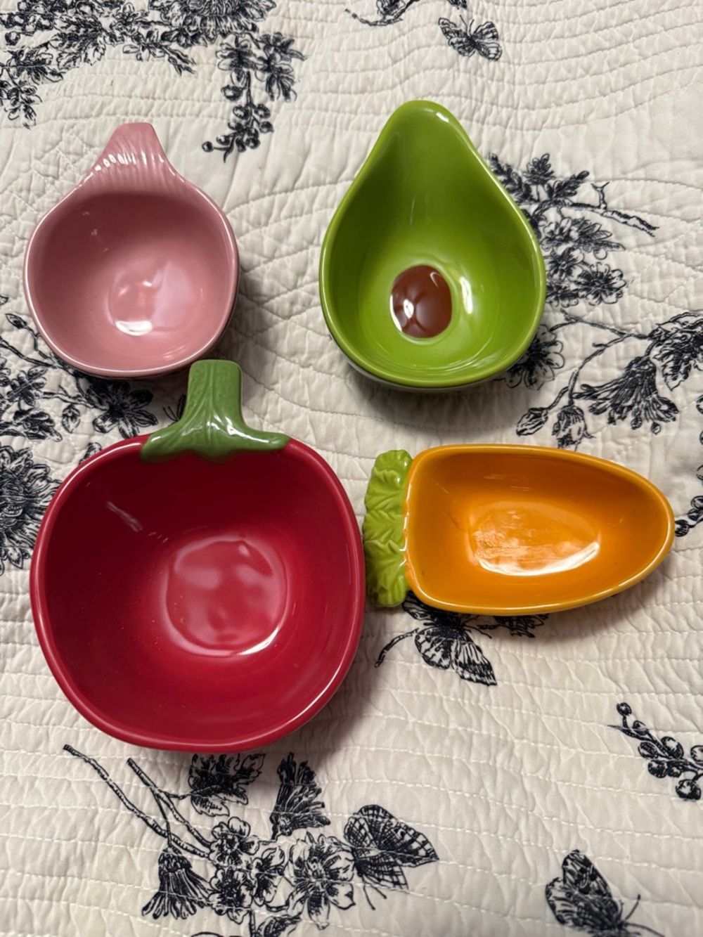 Rae Dunn Vegetable measuring cups